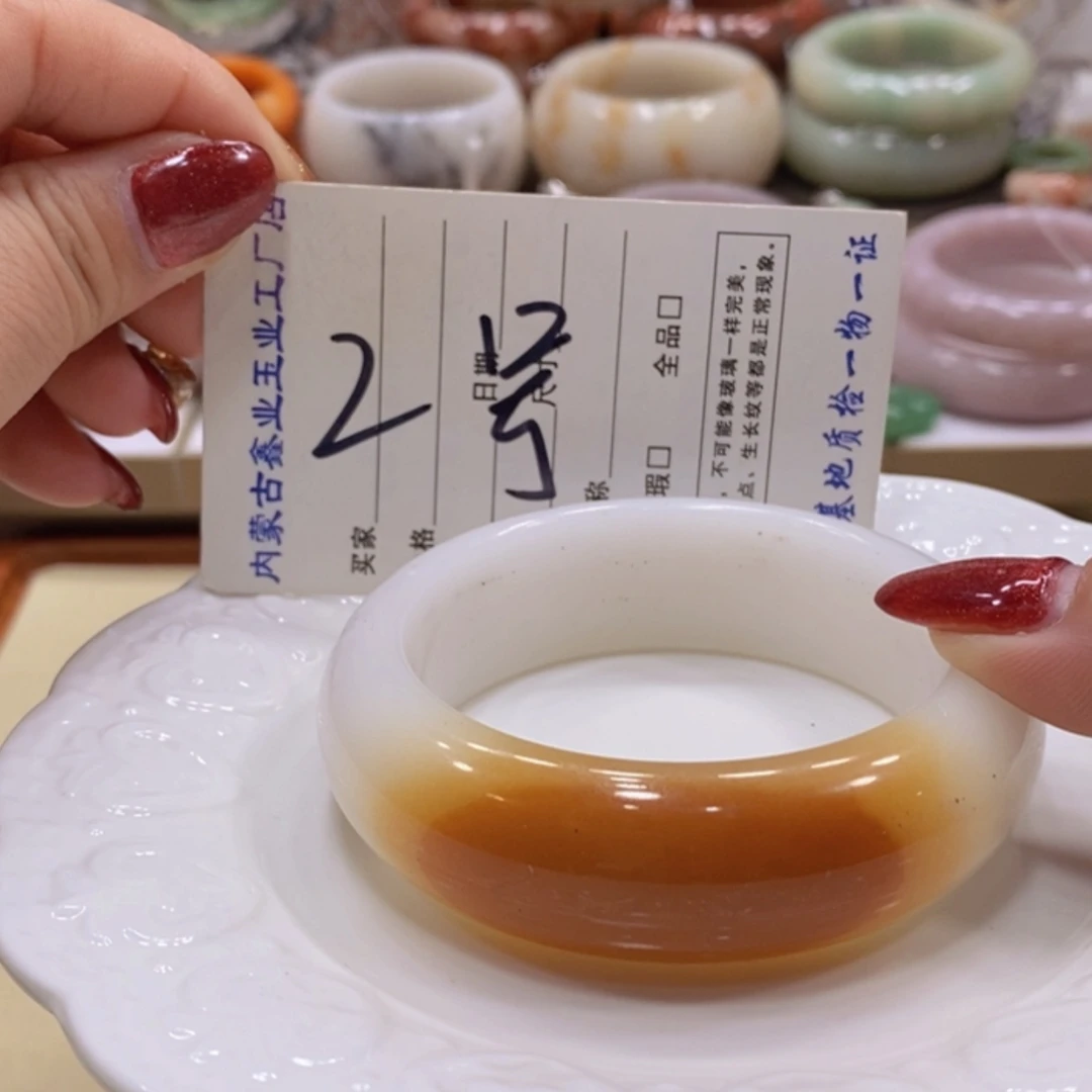 【闪购商品】未镶嵌手镯石英质玉