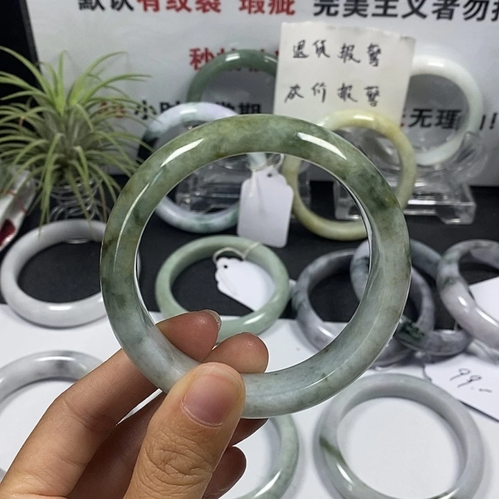 未镶嵌手镯翡翠64号。 58圈