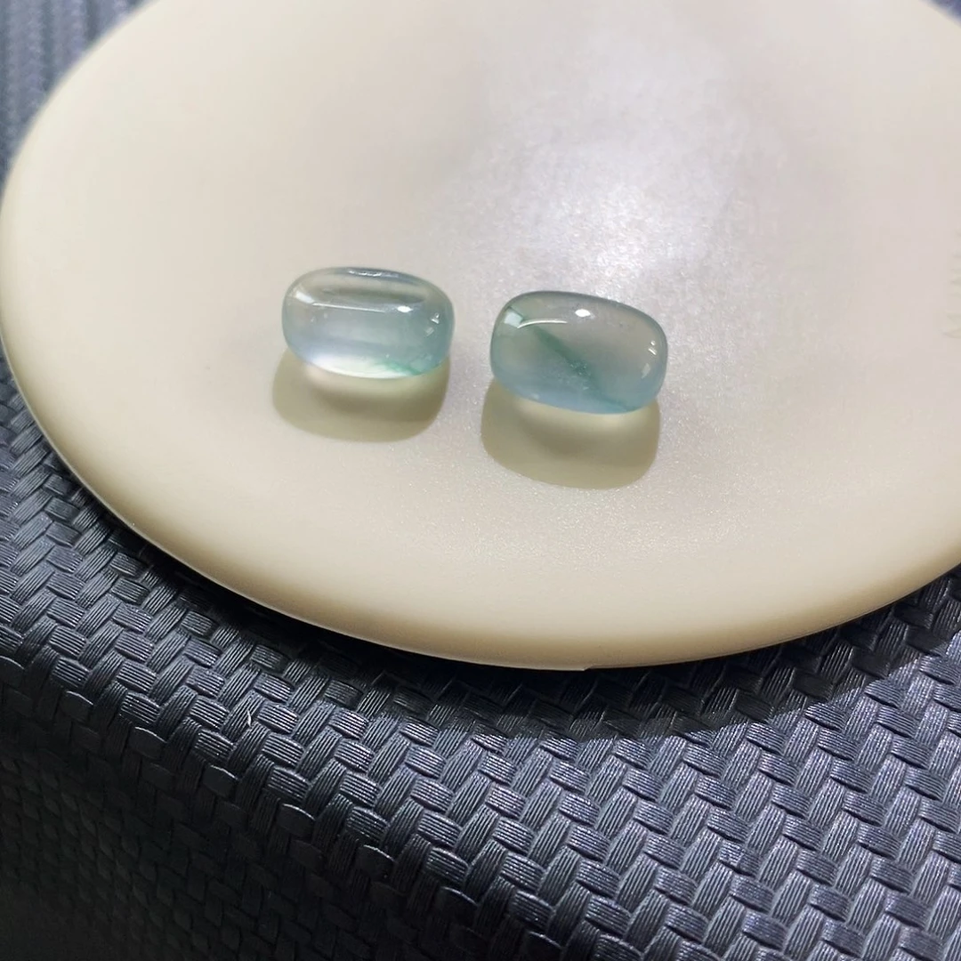 翡翠未镶嵌挂件一对随行