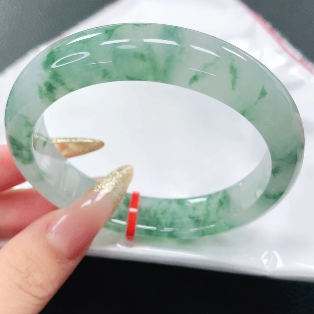 翡翠手镯未镶嵌57圈