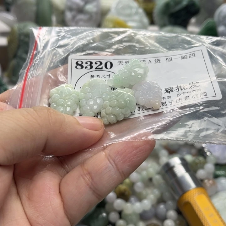 翡翠未镶嵌颈饰8320