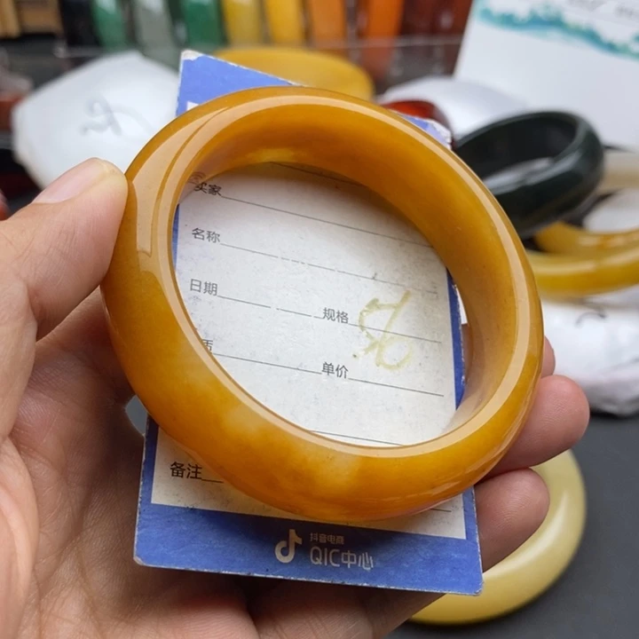 未镶嵌手镯石英质玉