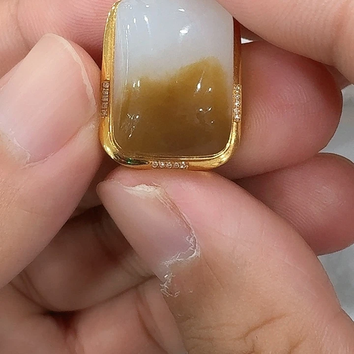 吊坠(不含链)18K金镶嵌和田玉（糖玉）