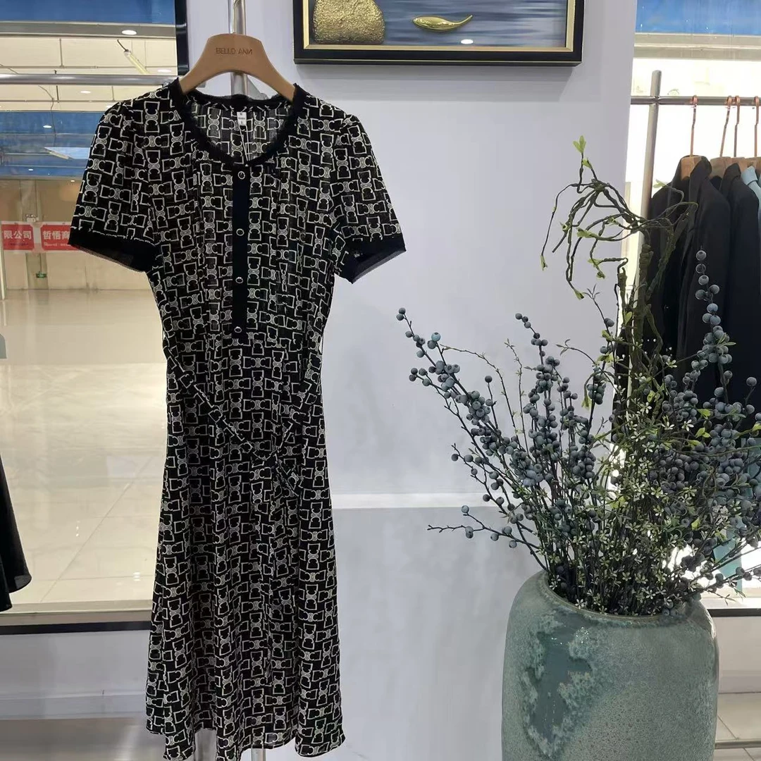 C72【专属】2025夏季新款收腰气质V领连衣裙RS-YFFS25BL039