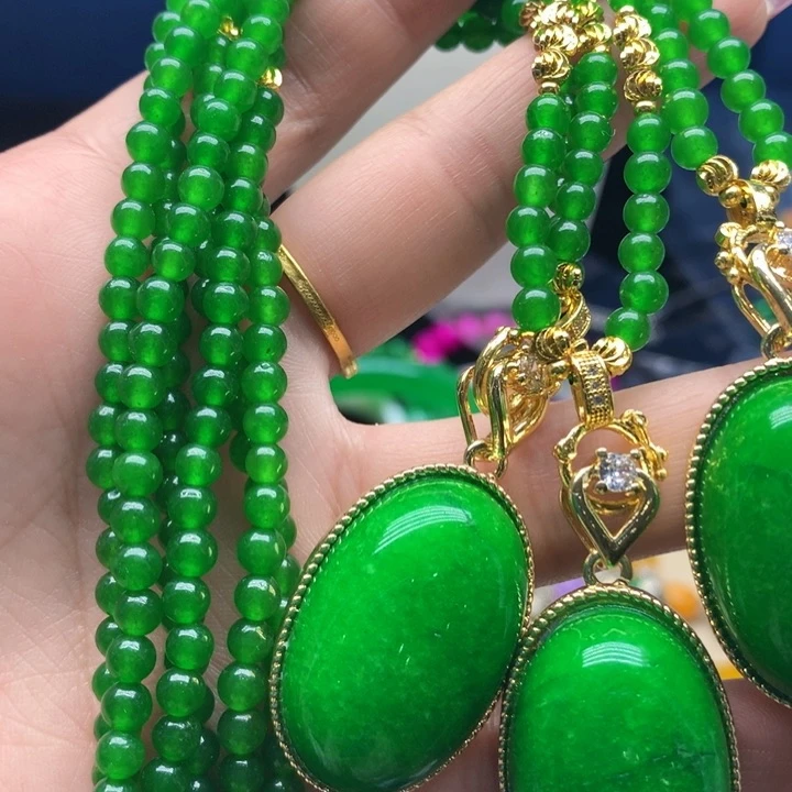 翡翠颈饰未镶嵌吊坠