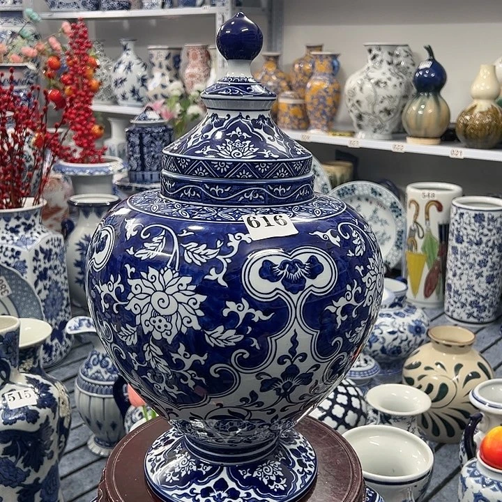 摆件青花瓷手工手绘高温釉下彩家居摆件，将军罐，细微针孔黑点