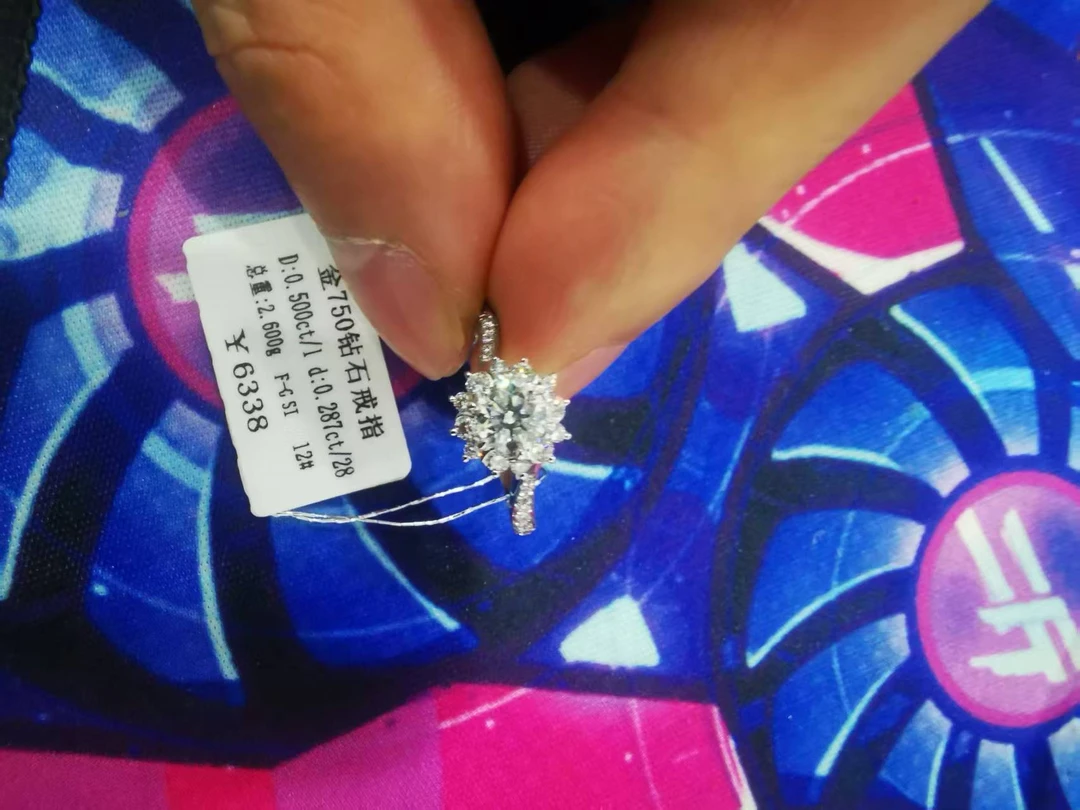 【三只喵】18k金天然钻石戒指 12#圈口 总质量：2.6g