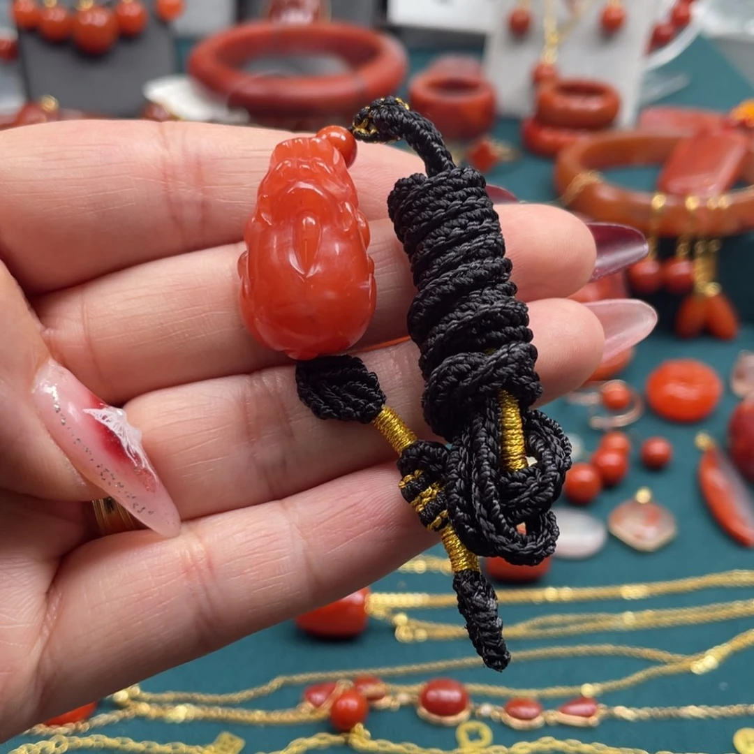 南红玛瑙保山南红貔貅吊坠未镶嵌