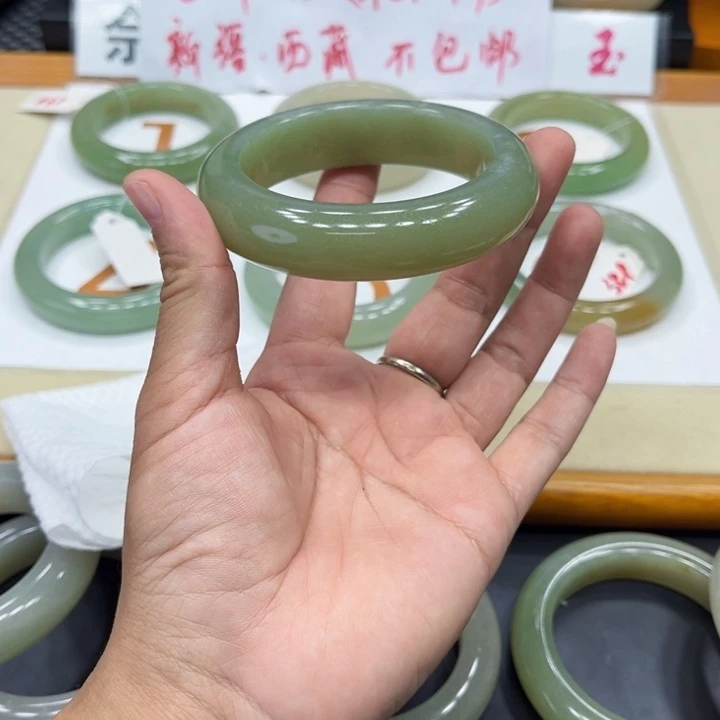 未镶嵌手镯石英质玉把****咯
