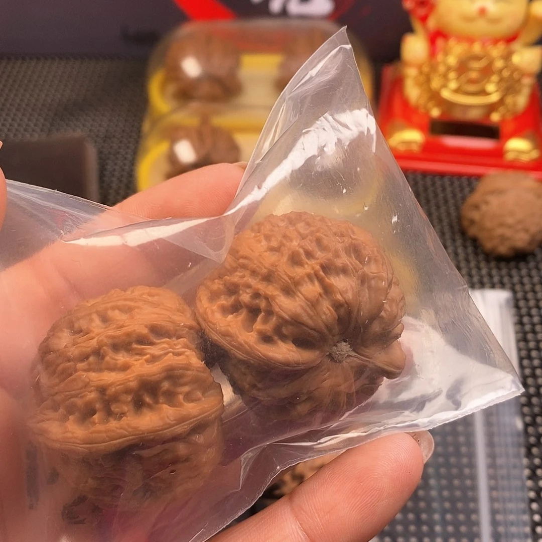 文玩核桃吊坠和**生40尺白狮子