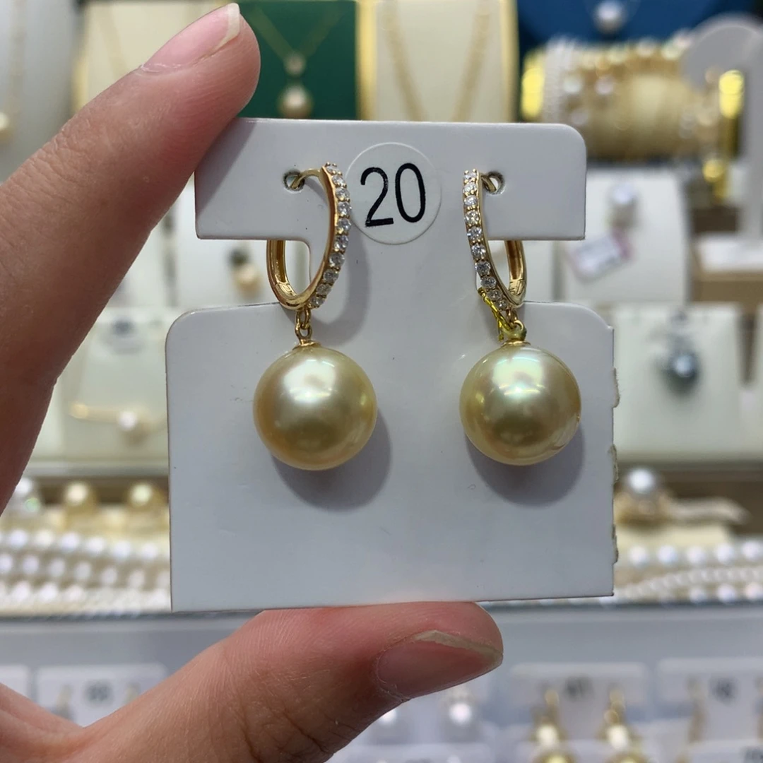 18K金镶嵌海水珍珠耳饰