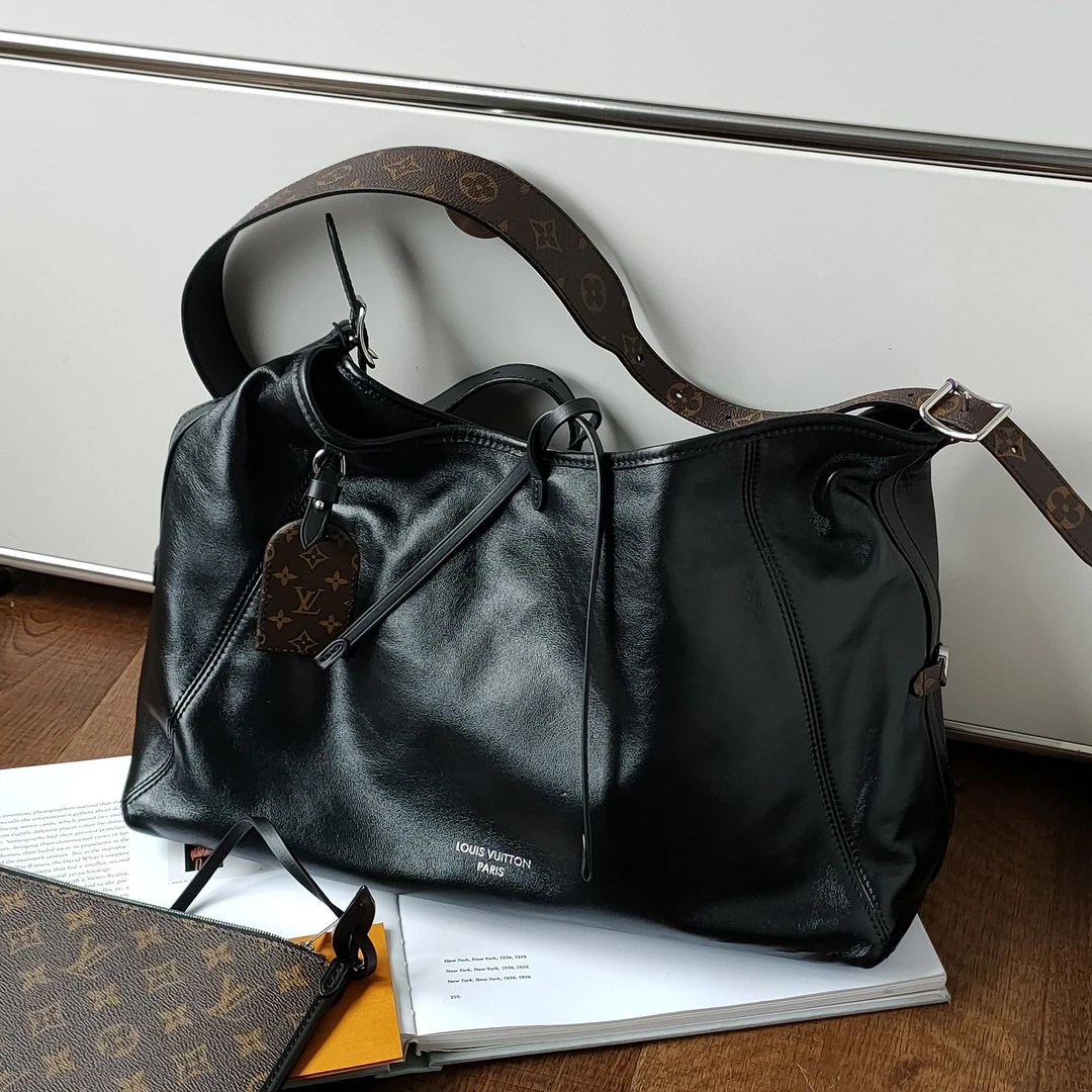 95新 LouisVuitton/路易威登 芯片黑武士carryall中号斜挎包49148