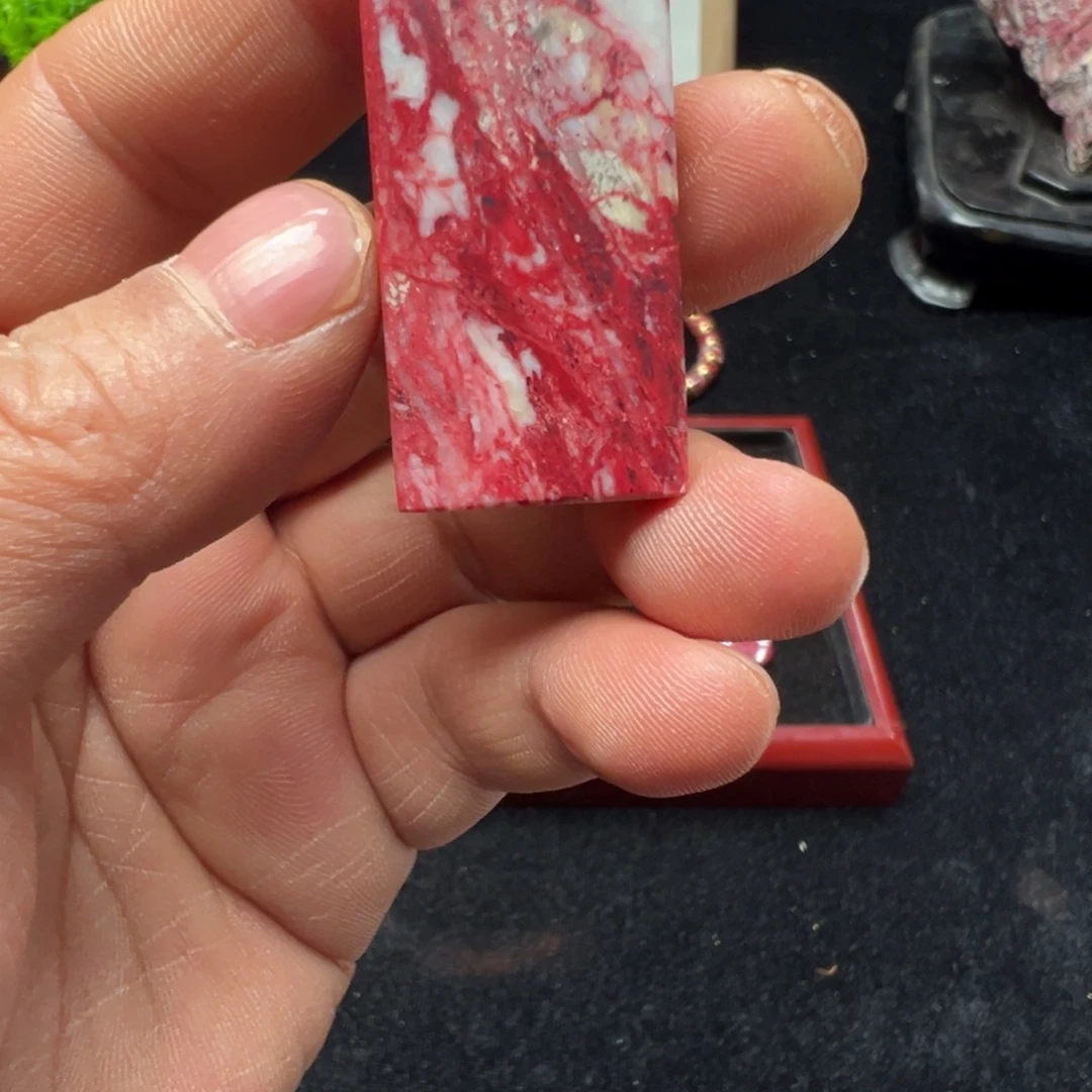 天然辰砂天然朱砂原石无事牌