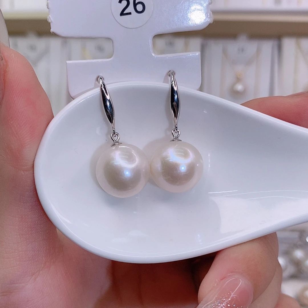 豌***迦银S925镶嵌淡水珍珠耳饰