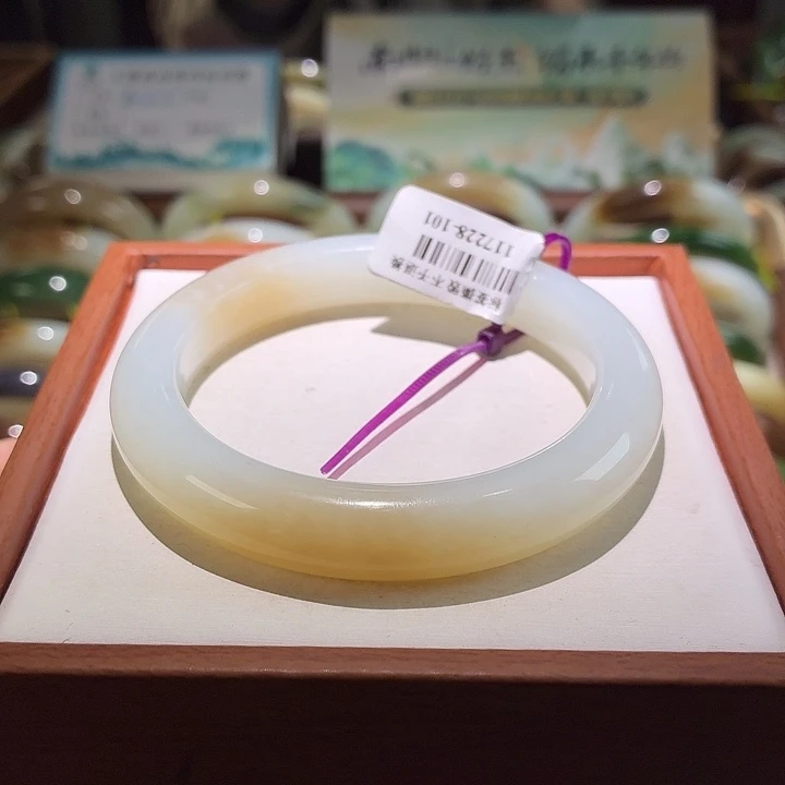 和田玉未镶嵌手镯17。棉。 56/57