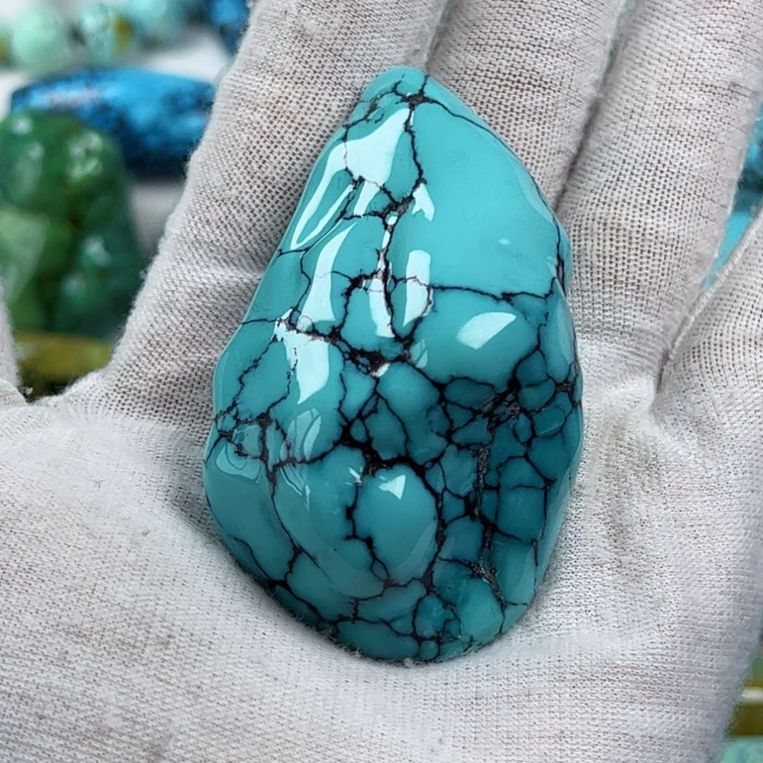 绿松石未镶嵌珠宝奇石