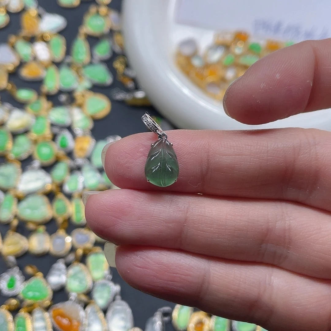 翡翠颈饰18K金镶嵌天然翡翠18kA货