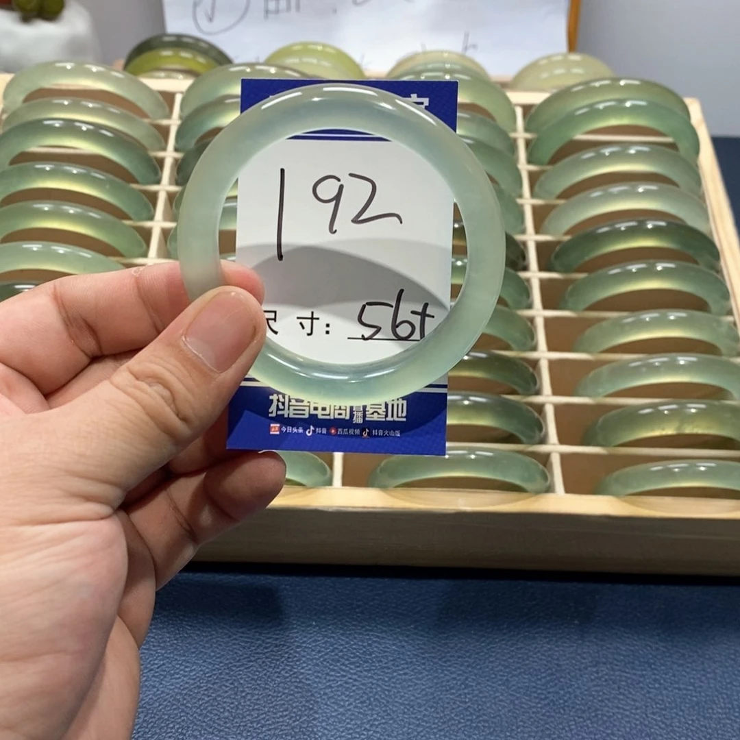 岫玉手镯未镶嵌手镯