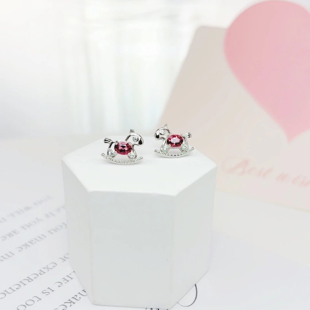 天然石榴石耳钉  2026马年生肖款  主石3*4mm/2粒  S925银镶