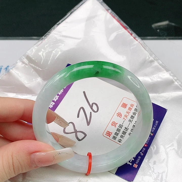 翡翠手镯未镶嵌翡翠手镯