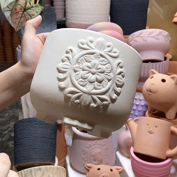 17×13白陶三脚雕花 粗陶1个