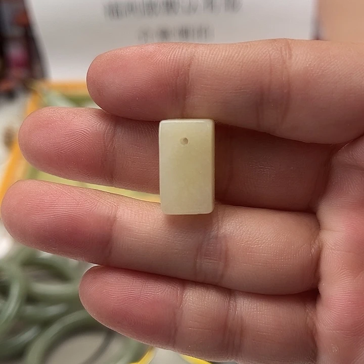 颈饰未镶嵌和田玉印章吊坠
