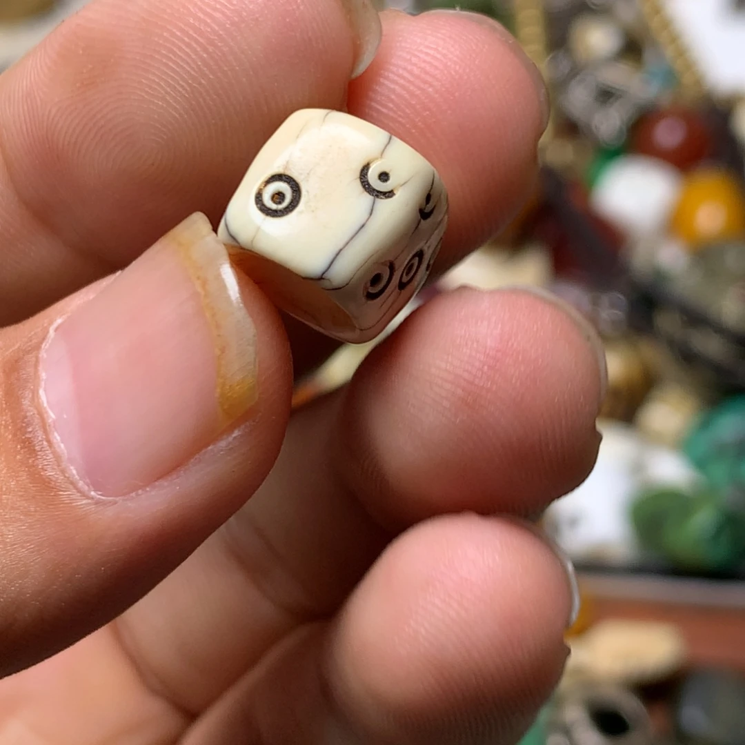 琉璃颈饰藏传小元素