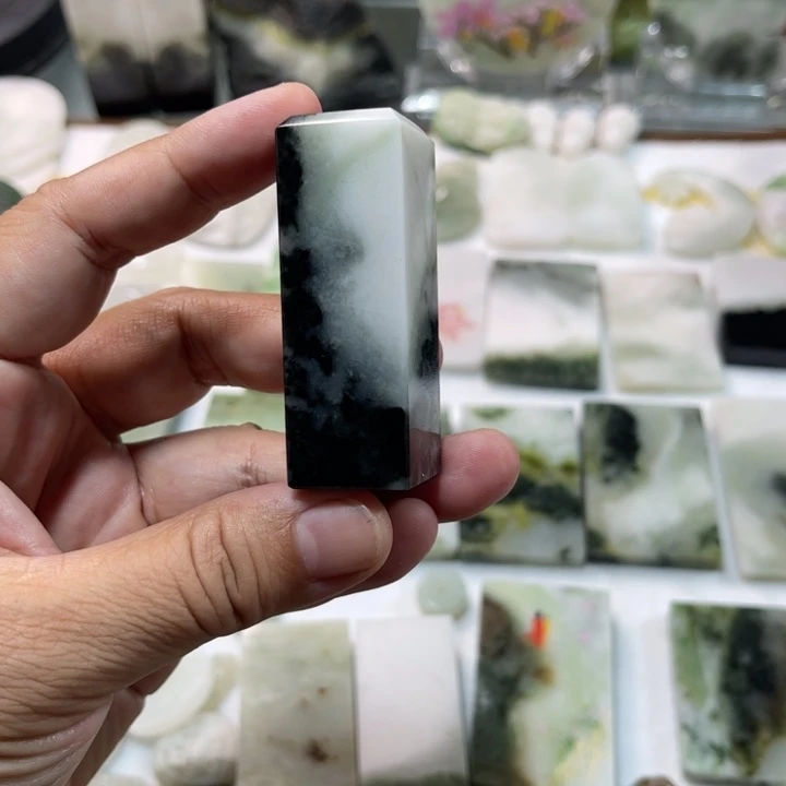 未镶嵌独山玉颈饰