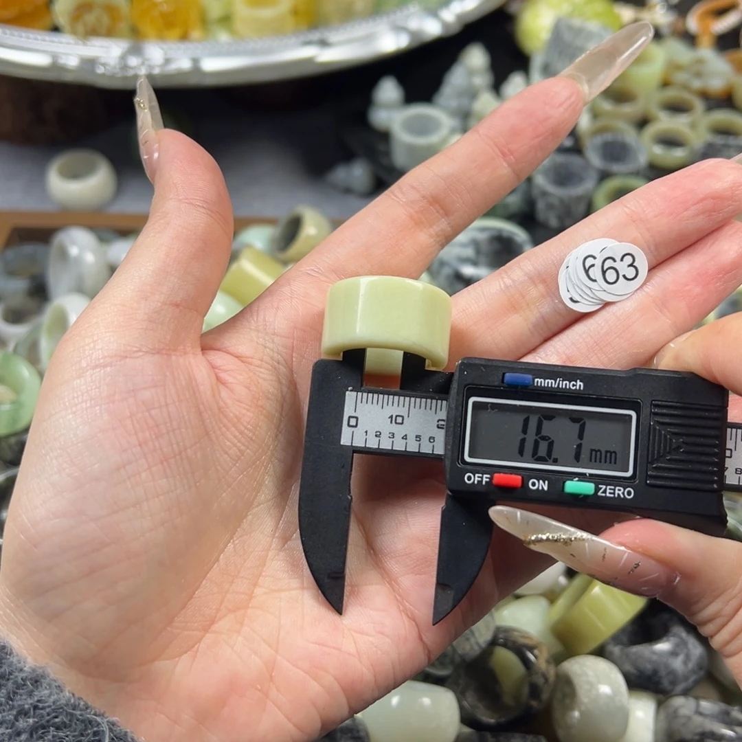 蛇纹石玉未镶嵌戒指