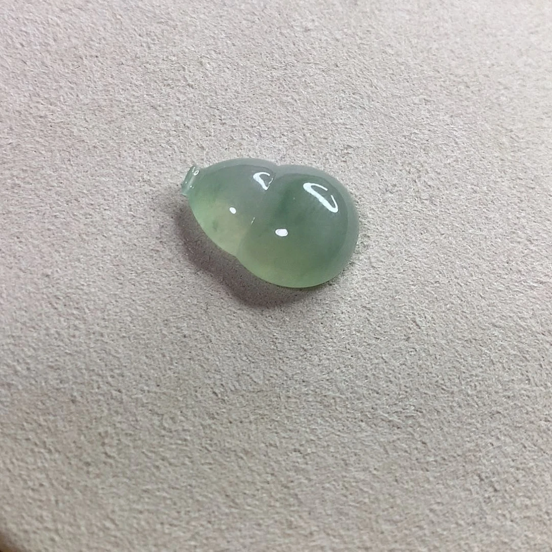 翡翠未镶嵌颈饰冰飘绿花葫芦