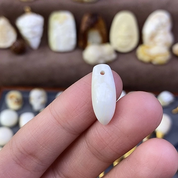 琥珀裸石未镶嵌侧挂z90