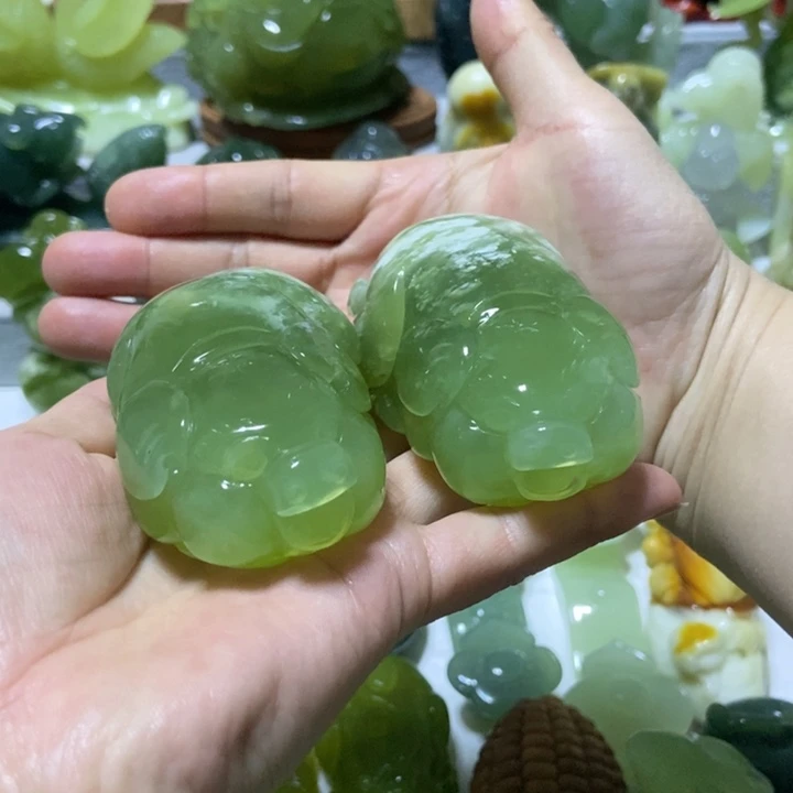 【闪购商品】蛇纹石玉未镶嵌把件姑*