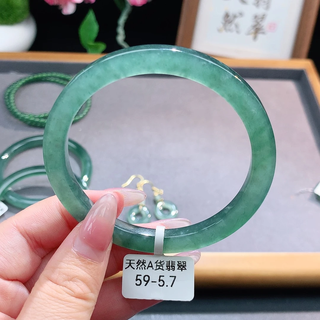 未镶嵌手镯（圆镯）翡翠