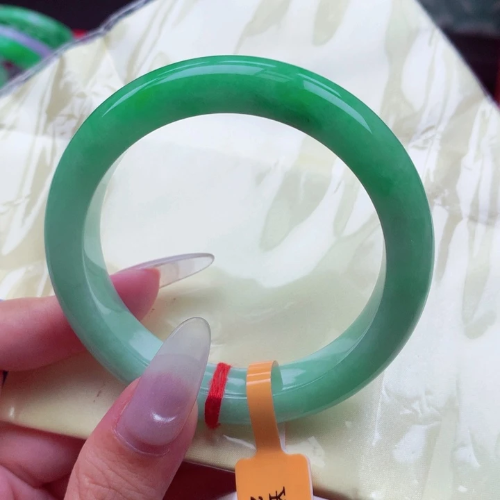 翡翠未镶嵌手镯翡翠