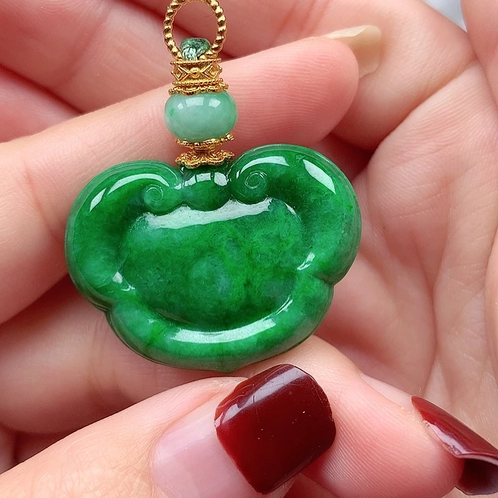 翡翠颈饰未镶嵌翡翠