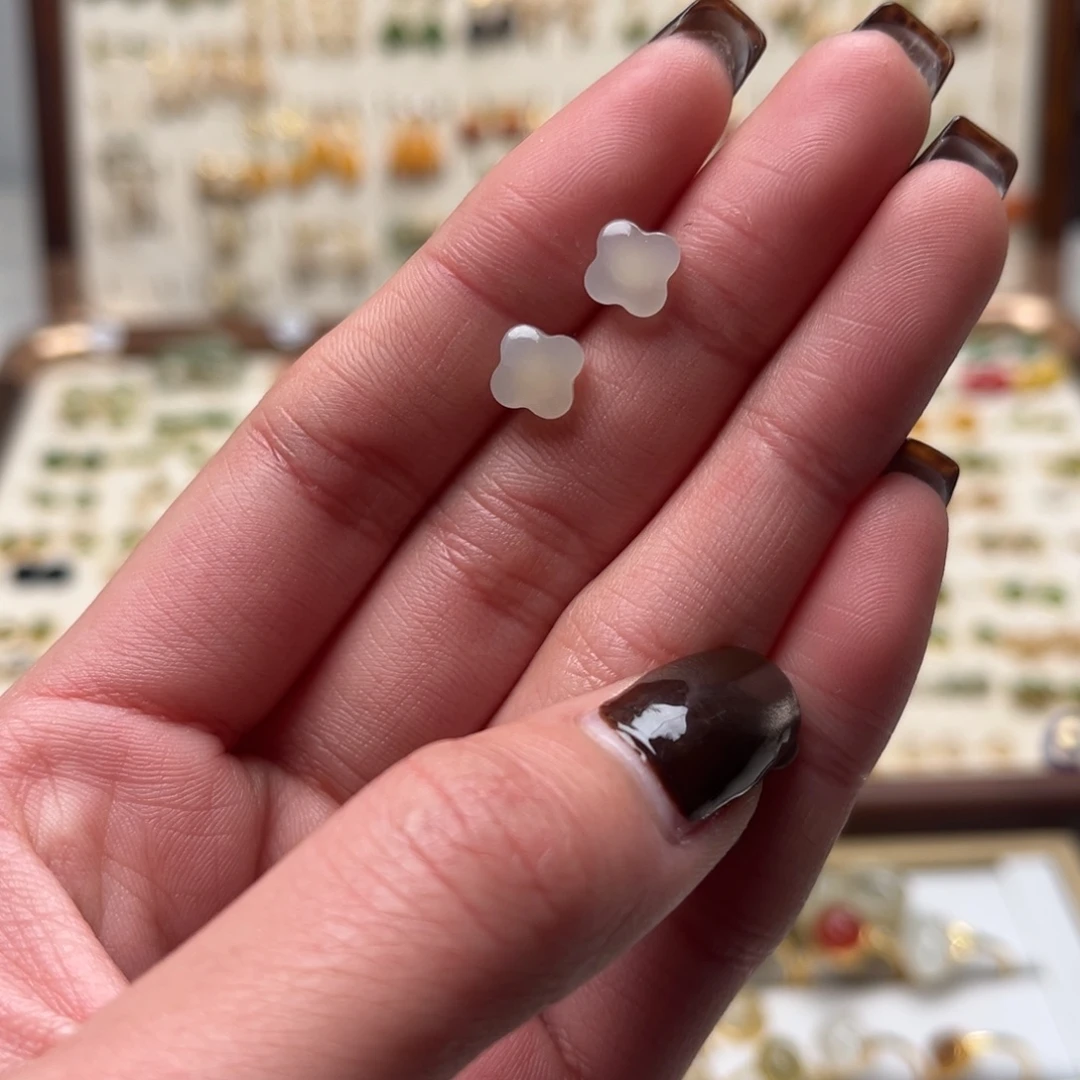 和田玉未镶嵌耳饰