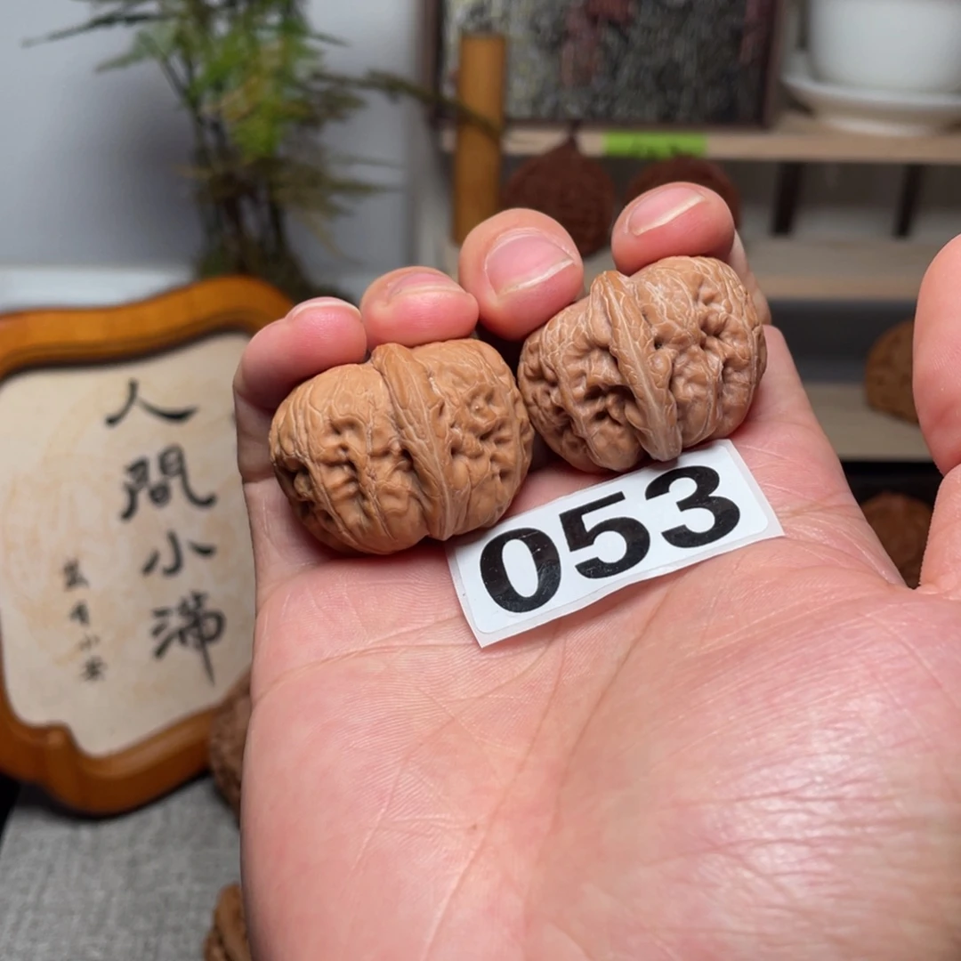 文玩核桃吊坠元宝