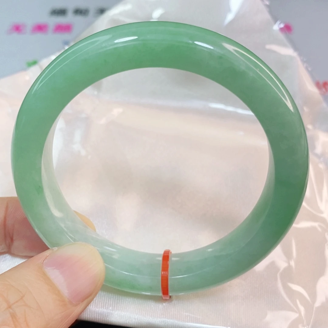 翡翠手镯未镶嵌54.7圈口正圈