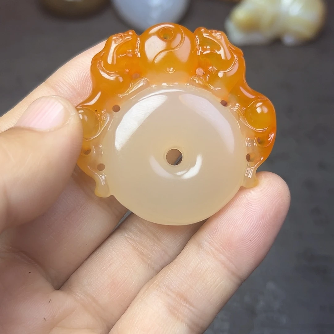 山***气玛瑙/玉髓未镶嵌时尚潮流手把件吊坠