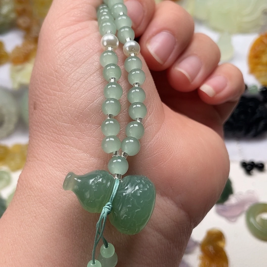 蛇纹石玉未镶嵌颈饰