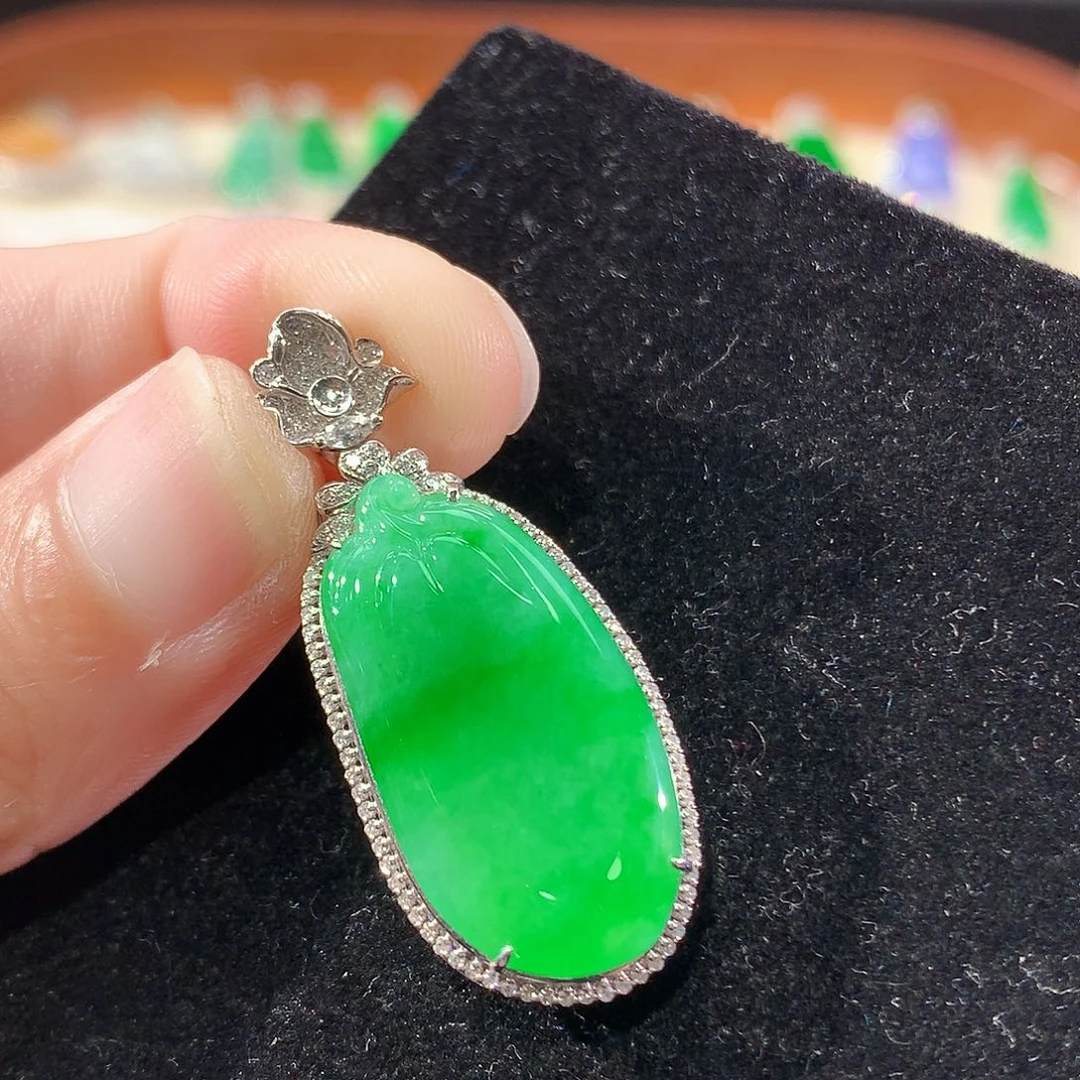 翡翠18K金镶嵌颈饰