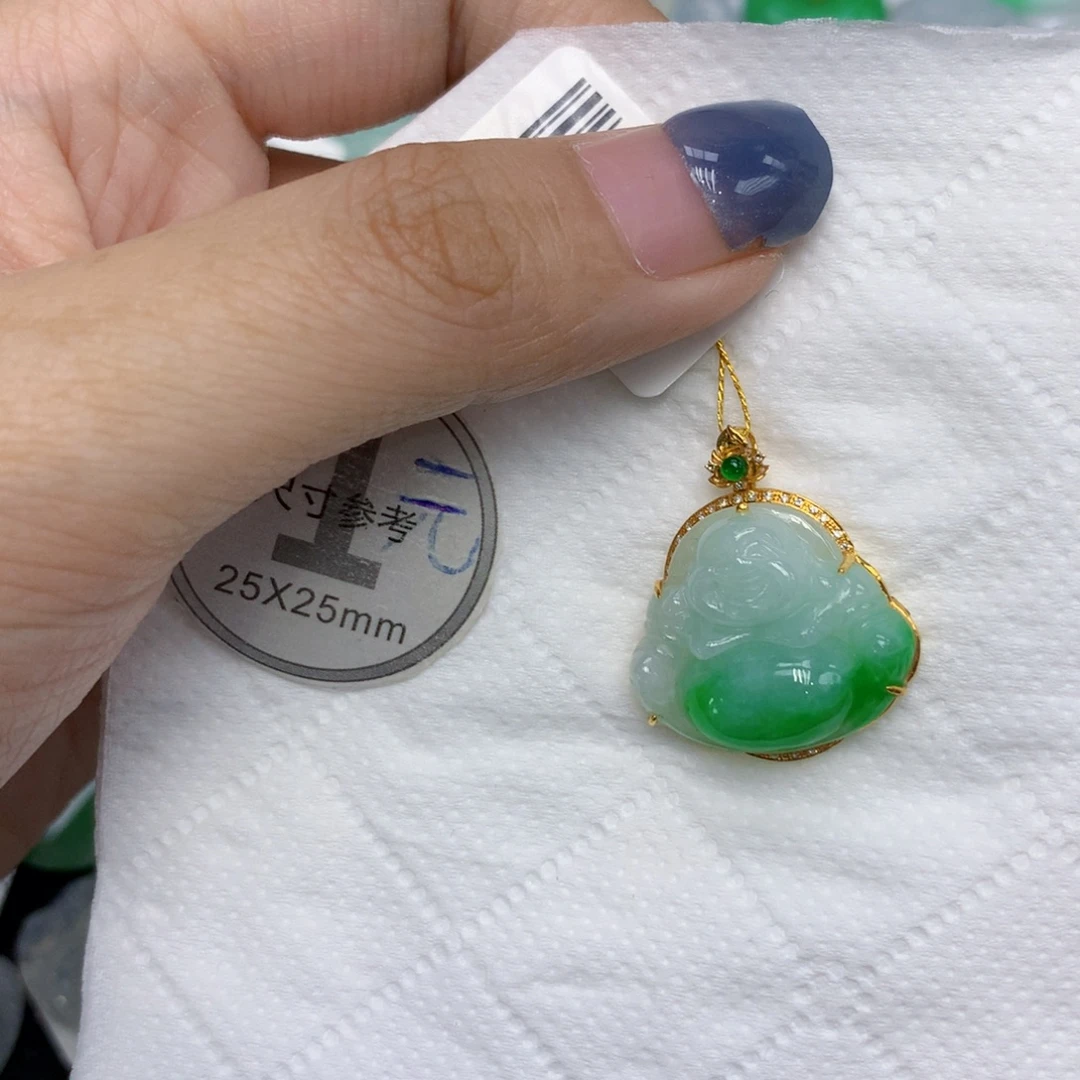 颈饰18K金镶嵌翡翠