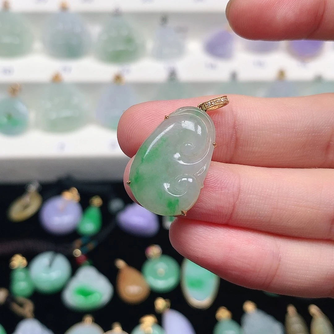 颈饰18K金镶嵌翡翠翡翠吊坠