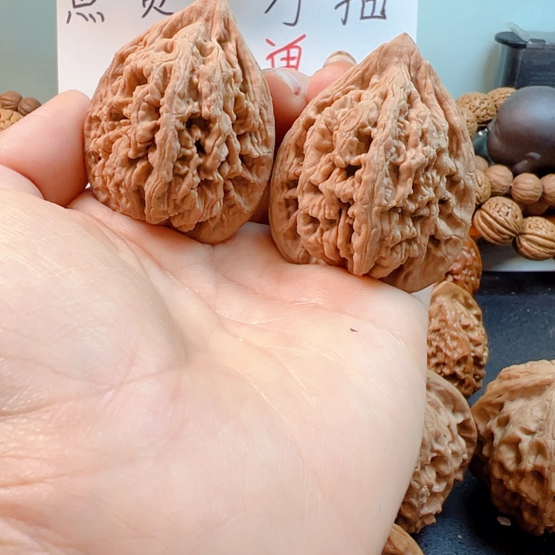 文玩核桃把件天下第一鸡心手把件