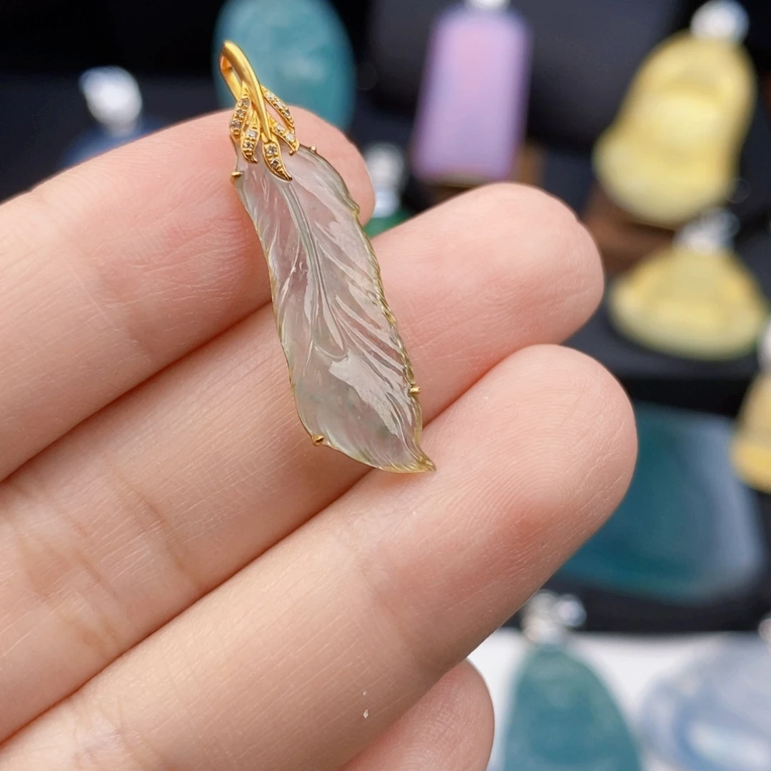 颈饰18K金镶嵌翡翠