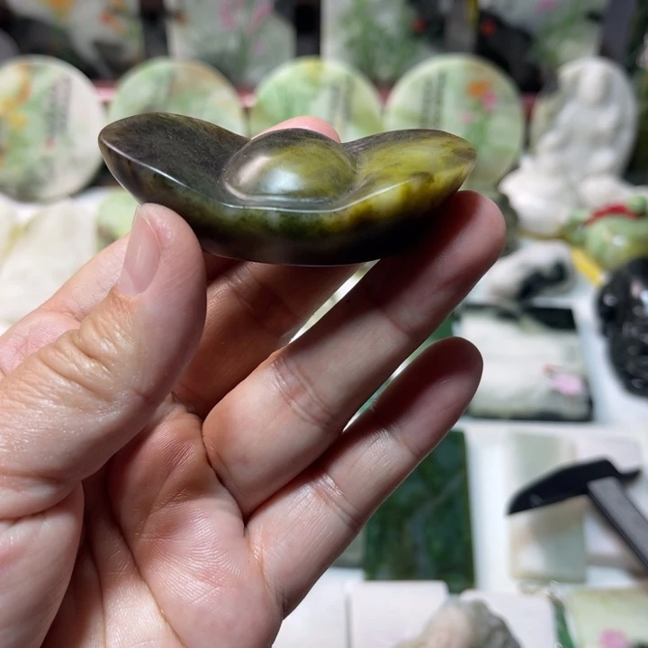 独山玉未镶嵌颈饰