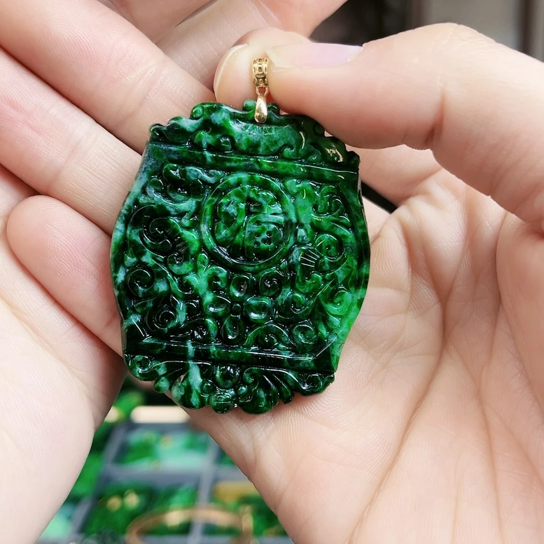 翡翠颈饰18K金镶嵌吊坠