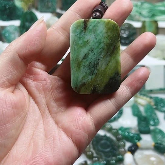 独山玉未镶嵌吊坠