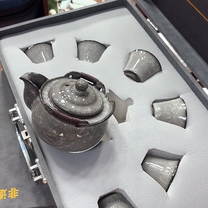 孤品茶具套装等。