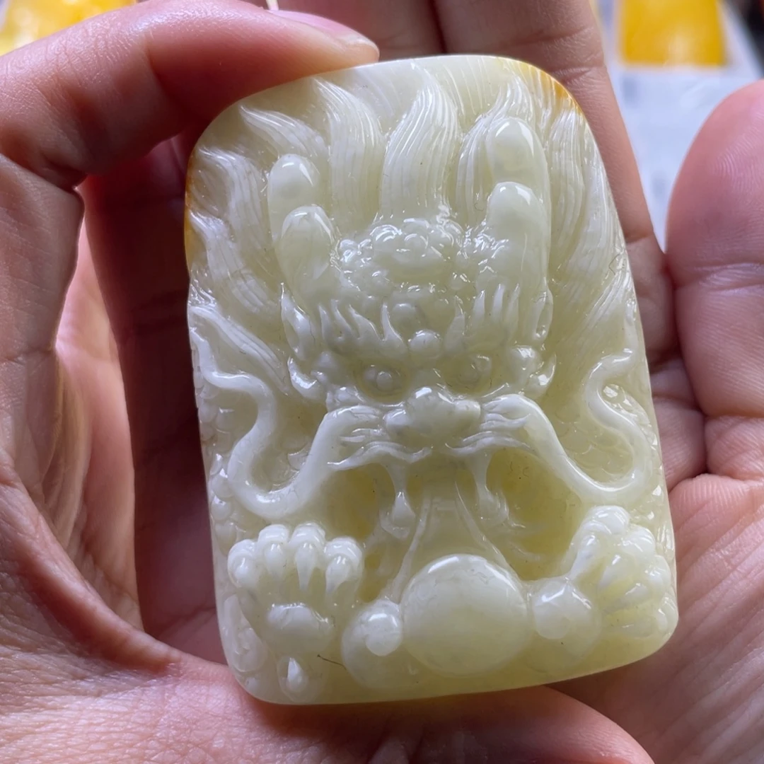 琥珀未镶嵌颈饰天然的琥珀蜜蜡